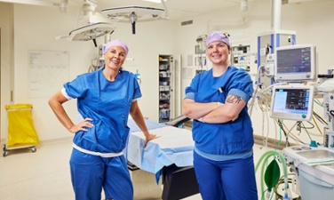 Samenwerking chirurgie ZMC en Dijklander: twee collega's op de operatiekamer.